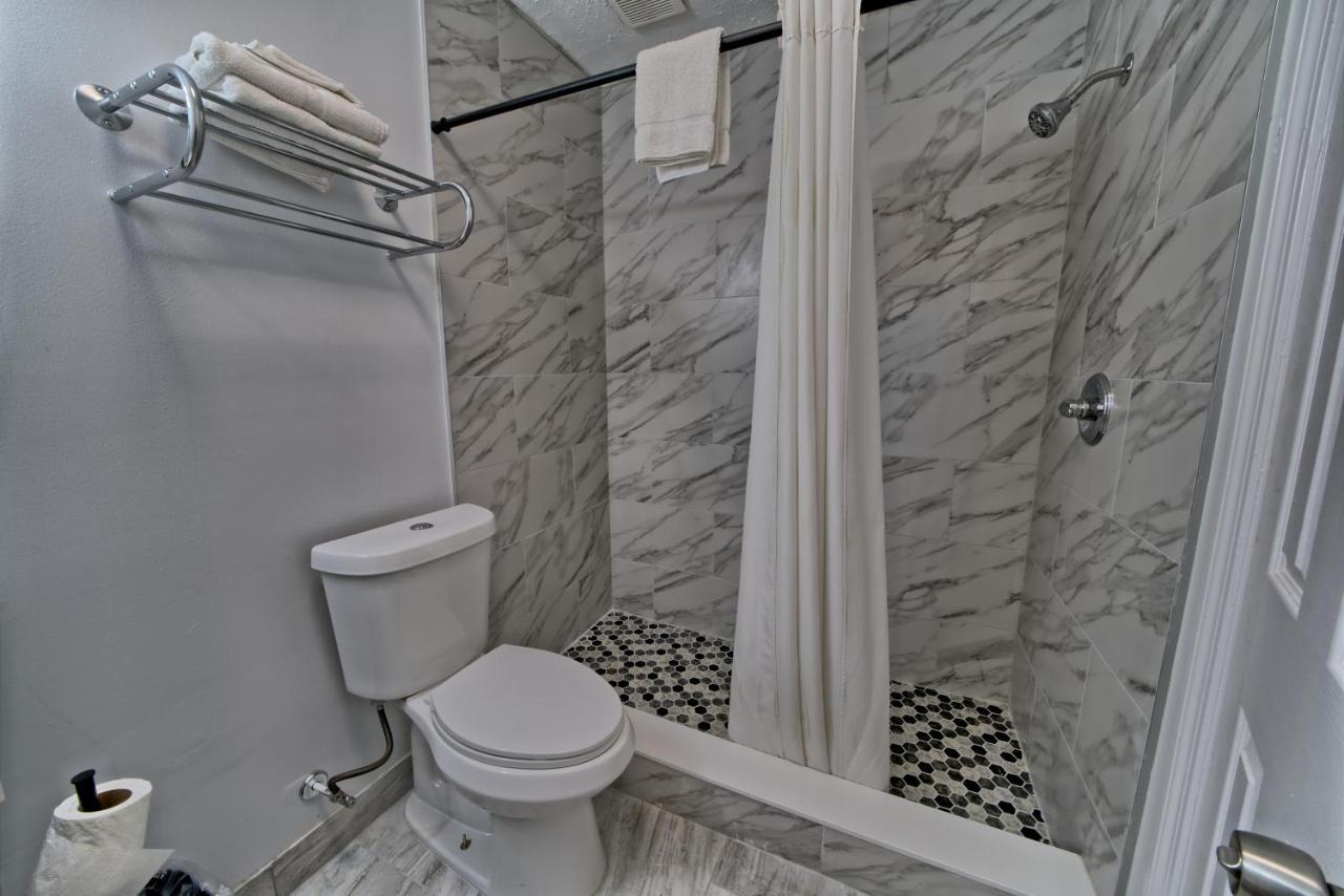 Aqua View Motel Lower Grand Lagoon Экстерьер фото