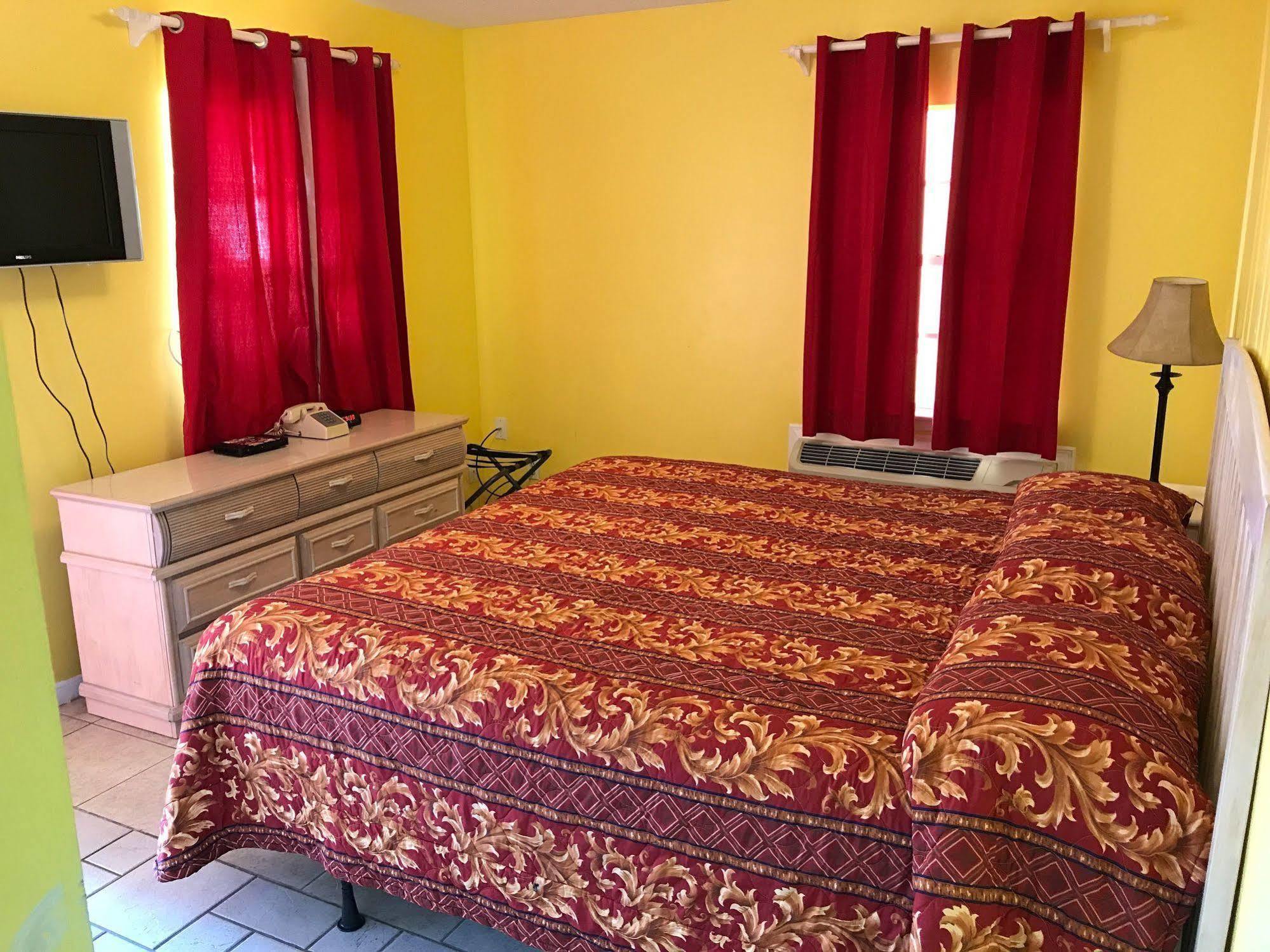 Aqua View Motel Lower Grand Lagoon Экстерьер фото